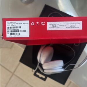 Beats by Dre White Over-Ear Headphones Sleek Design